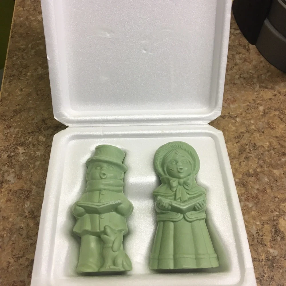 Vintage Bath Soap-AVON Christmas Carollers Decorative Soap has not been used.
